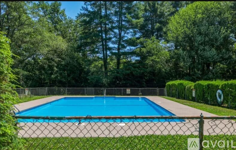 Farmington Condo: 15 Grandview Dr
