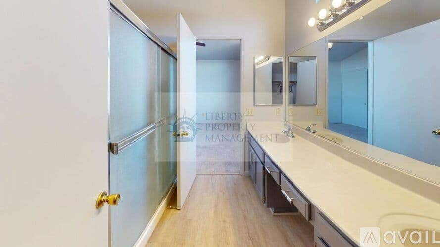 Delhi House: 16810 Bradford Dr