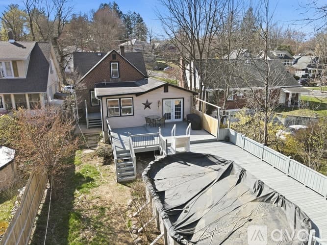 Stroudsburg House: 528 Wallace Street