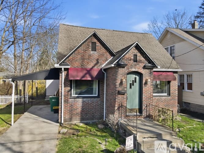 Stroudsburg House: 528 Wallace Street