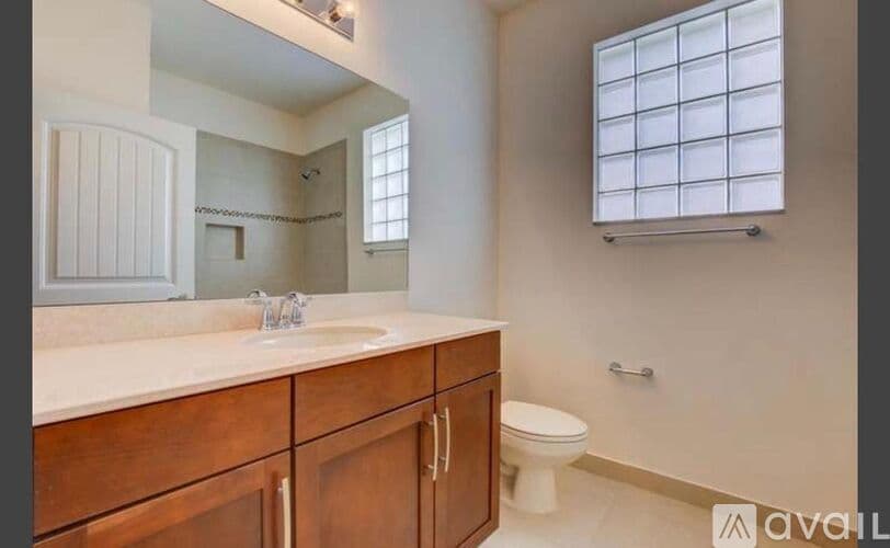 Greenacres House: 6855 Langdon Way