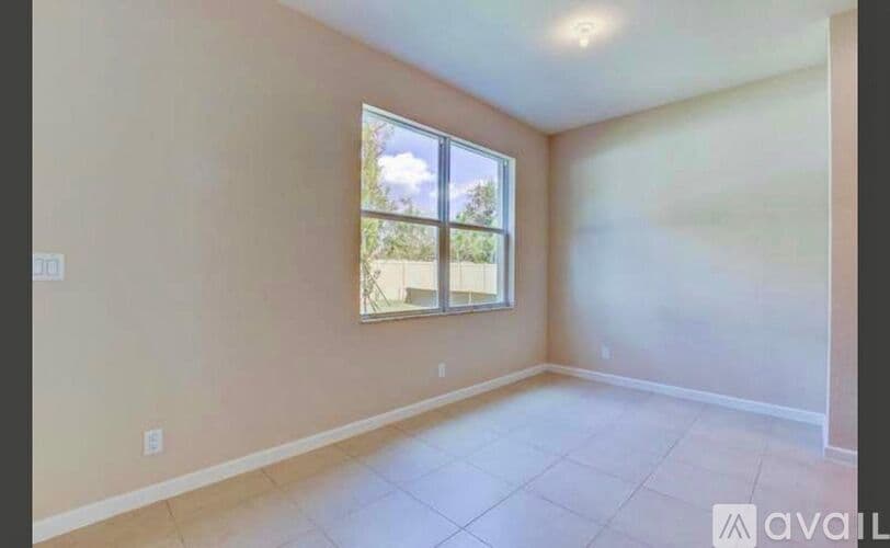 Greenacres House: 6855 Langdon Way