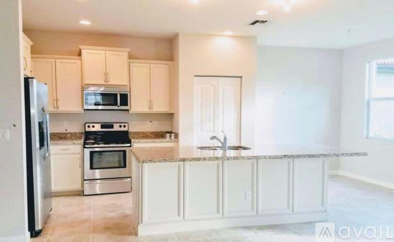 Greenacres House: 6855 Langdon Way