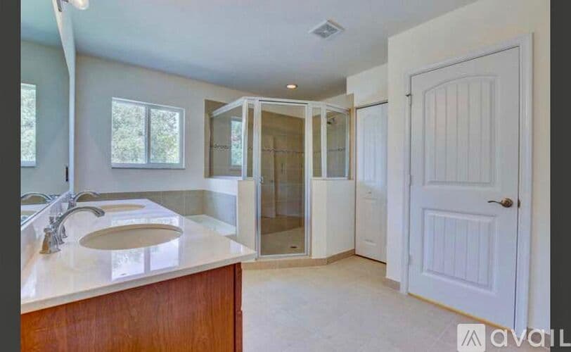 Greenacres House: 6855 Langdon Way