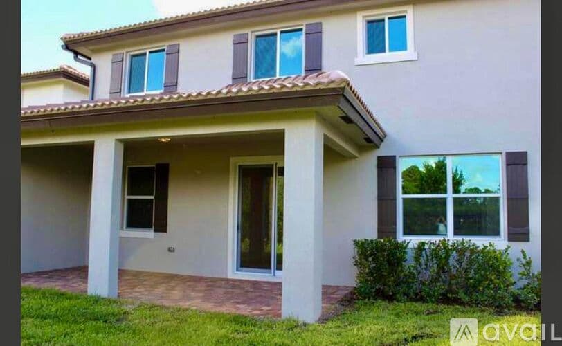 Greenacres House: 6855 Langdon Way