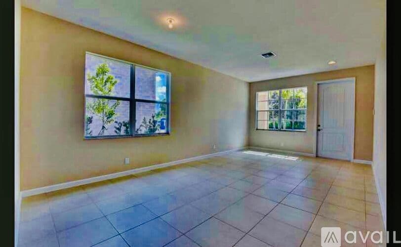 Greenacres House: 6855 Langdon Way