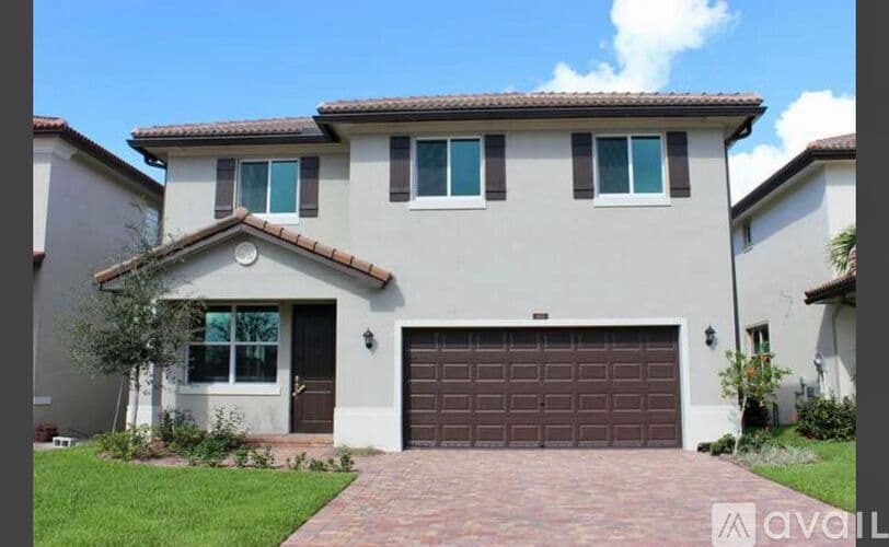 Greenacres House: 6855 Langdon Way