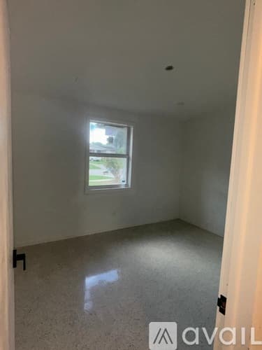 Port St. Lucie House: 114 Southeast Placita Court