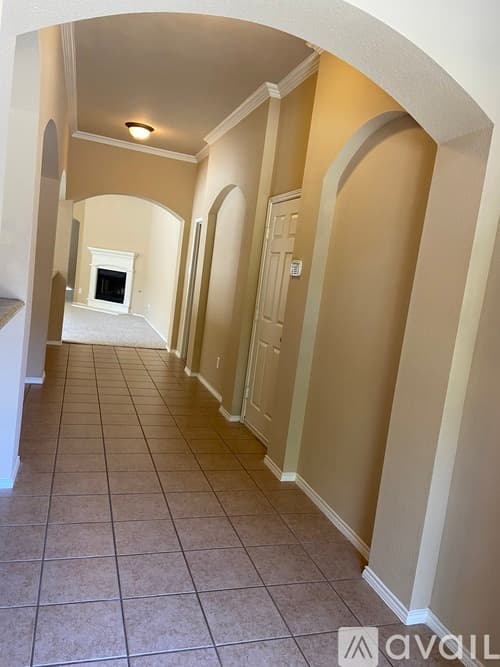 Fort Worth House: 8945 Riscky Trl