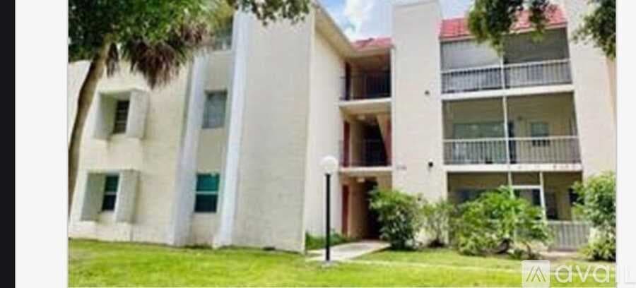 Boca Raton Condo: 636 Northwest 13 Th Street