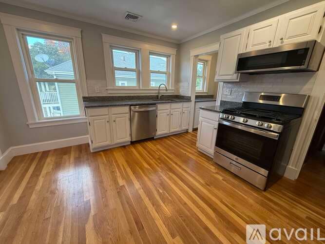 Arlington Apartment: 184 Palmer St