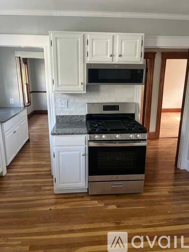 Arlington Apartment: 184 Palmer St
