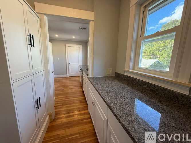 Arlington Apartment: 184 Palmer St