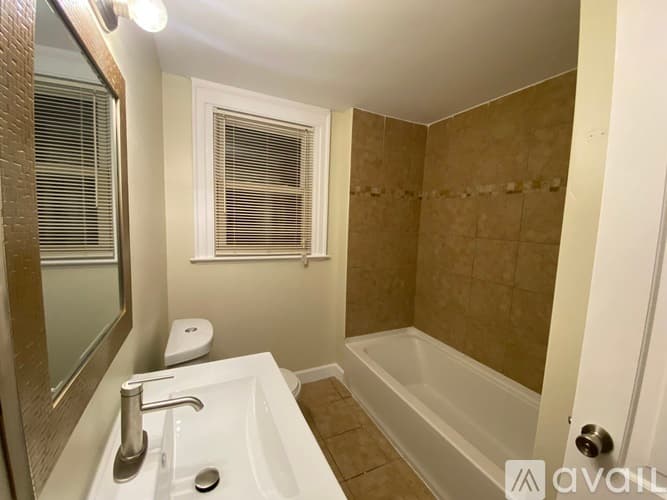 Hamden Apartment: 112 Beacon St