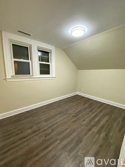 Hamden Apartment: 112 Beacon St
