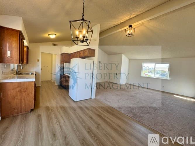 Fresno House: 4240 W Cortland Ave