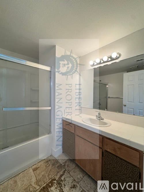 Fresno House: 4240 W Cortland Ave