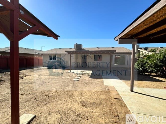 Fresno House: 4240 W Cortland Ave