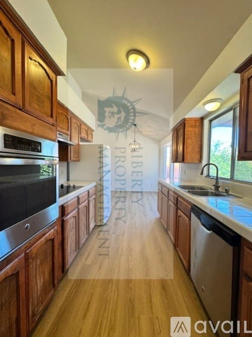 Fresno House: 4240 W Cortland Ave