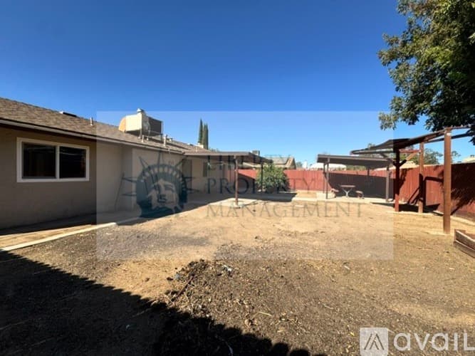 Fresno House: 4240 W Cortland Ave