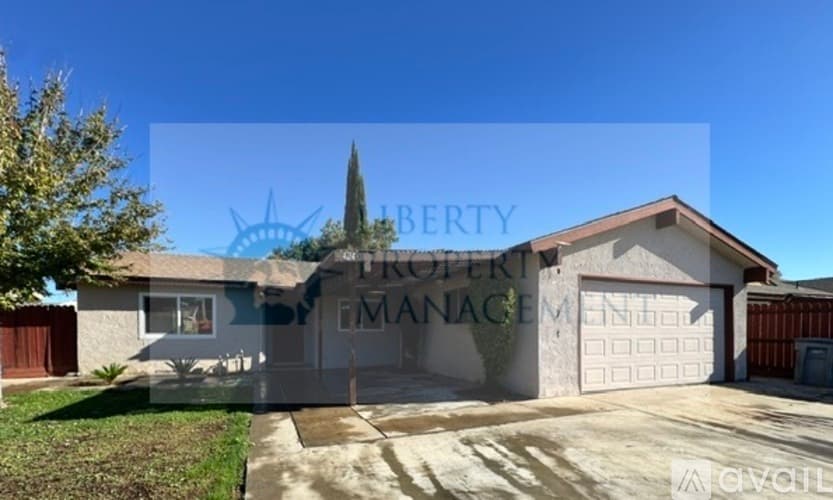 Fresno House: 4240 W Cortland Ave