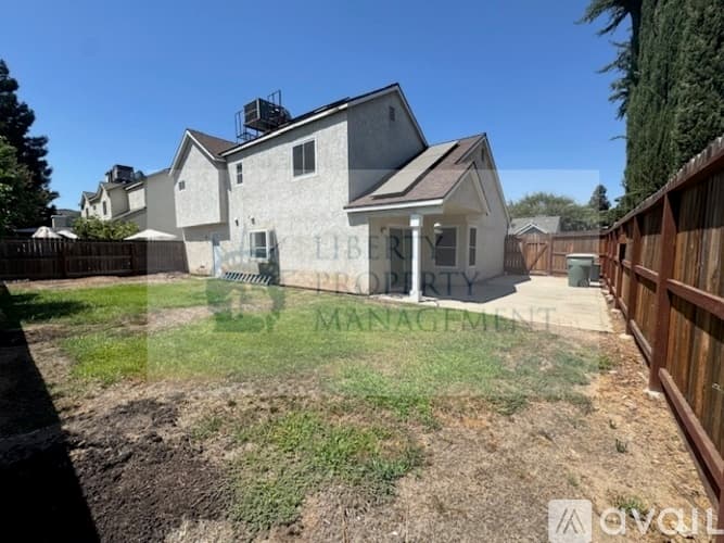 Fresno House: 1895 E Frederick Ave