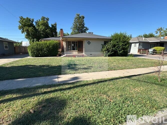 Fresno House: 1601 W Robinson Ave