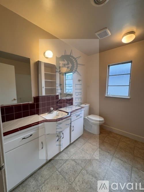 Fresno House: 1601 W Robinson Ave