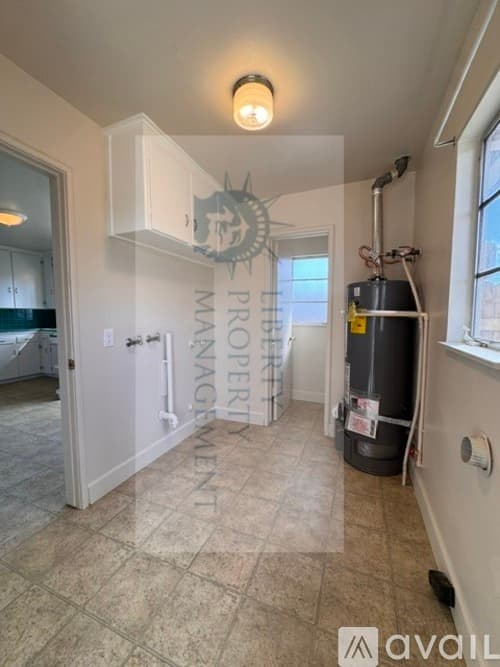 Fresno House: 1601 W Robinson Ave
