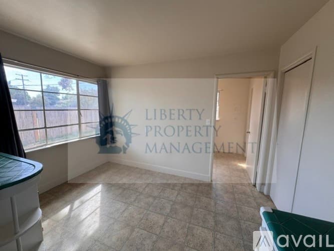 Fresno House: 1601 W Robinson Ave