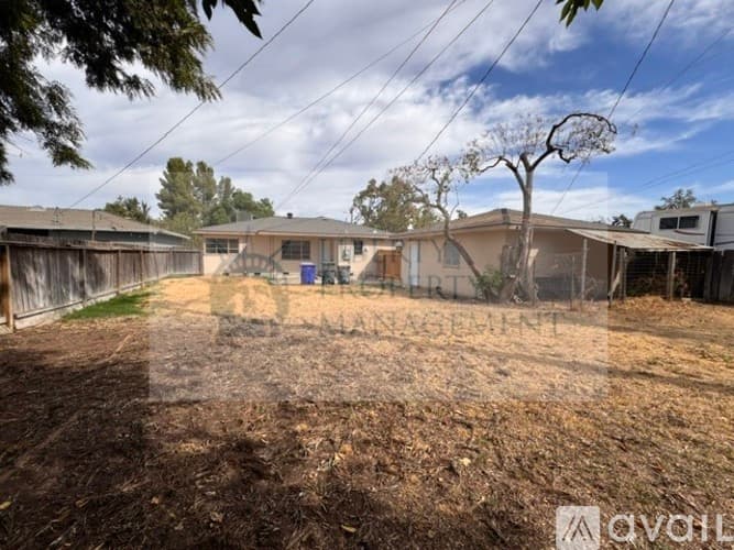 Fresno House: 1601 W Robinson Ave