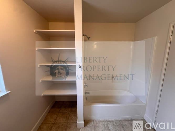Fresno House: 1601 W Robinson Ave