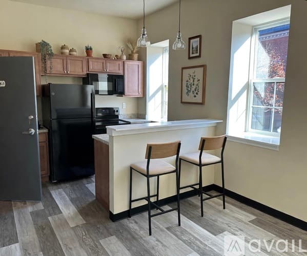 Lancaster Apartment: 22 S Duke St
