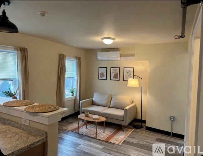 Lancaster Apartment: 22 S Duke St