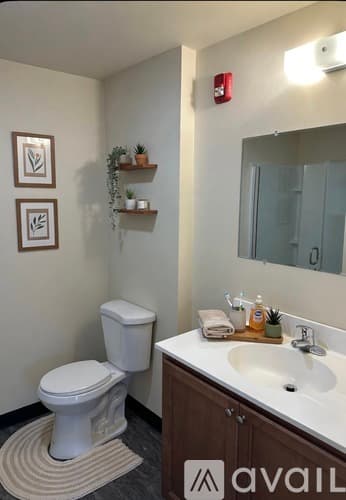 Lancaster Apartment: 22 S Duke St