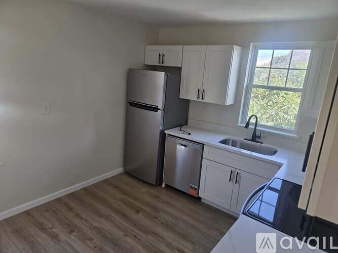 Coraopolis Apartment: 1529 State Avenue