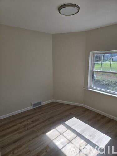 Coraopolis Apartment: 1529 State Avenue