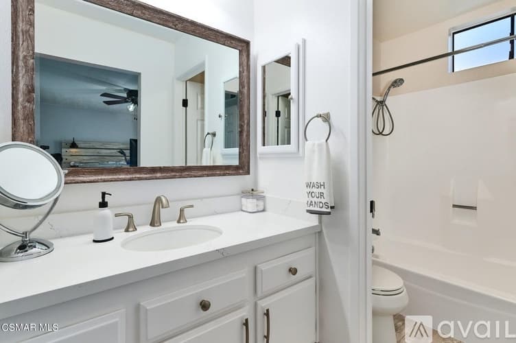 Woodland Hills Townhome: 6121 Shoup Ave