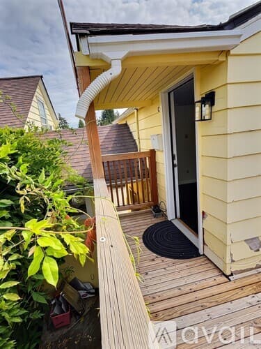 Seattle Condo: 12203 Roseberg Ave S
