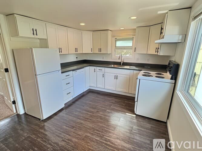 Seattle Condo: 12203 Roseberg Ave S