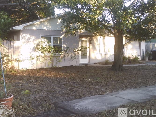 Dunedin House: 53 Highland Ave