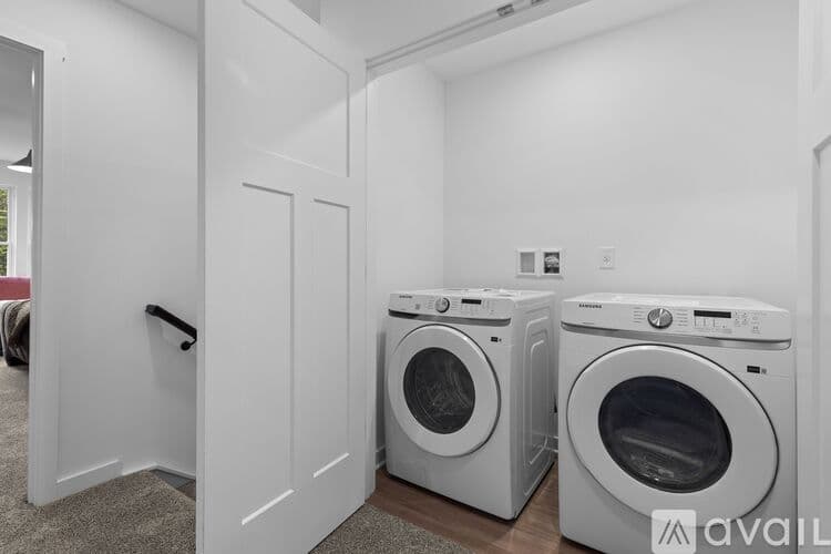 Imperial Townhome: 2008 Canterbury Drive