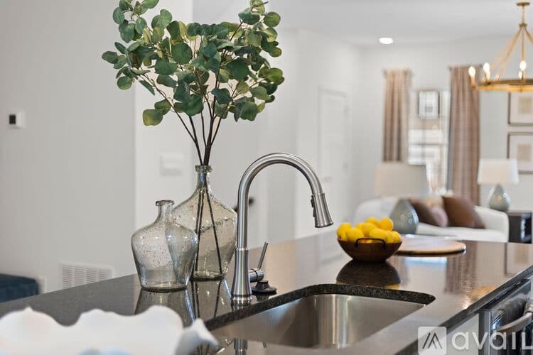 Imperial Townhome: 2008 Canterbury Drive