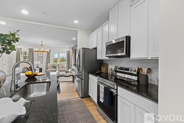 Imperial Townhome: 2008 Canterbury Drive