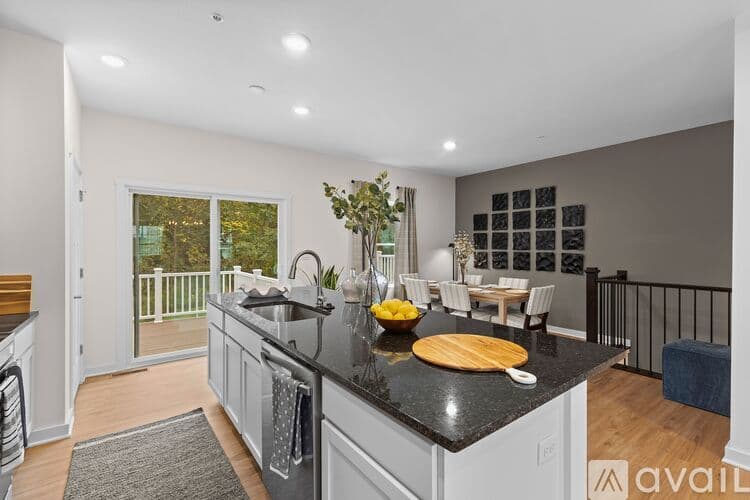 Imperial Townhome: 2008 Canterbury Drive