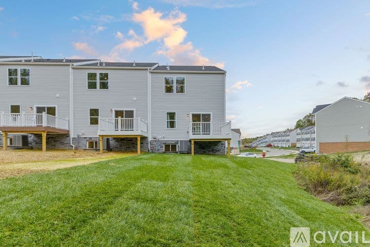 Imperial Townhome: 2008 Canterbury Drive