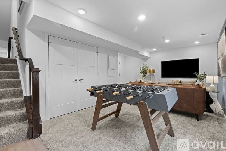 Imperial Townhome: 2008 Canterbury Drive