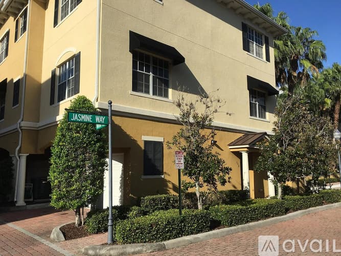 Clearwater Townhome: 500 Jasmine Way