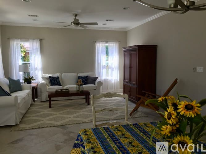 Fernandina Beach House: 215 South 11 Th Street