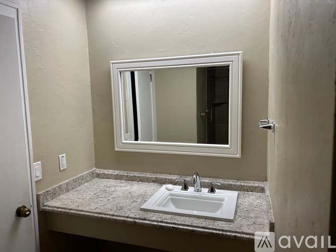 San Antonio House: 16603 Hunting Valley Street